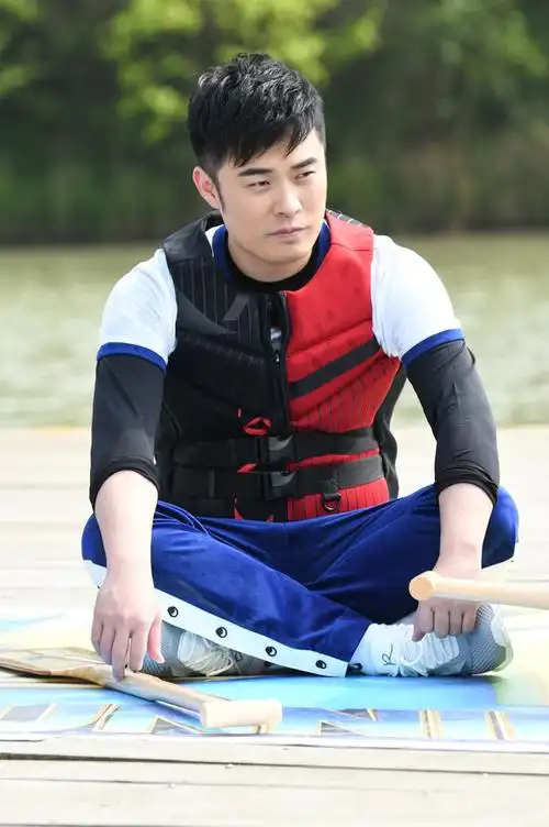 浙江卫视《奔跑吧》推出最新一期节目,陈赫携手兄弟团来到杭州,挑战"