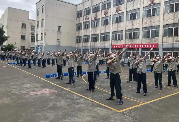 佛山监狱在世界微笑日组织服刑人员开展笑疗操情绪管理活动舒缓疫情