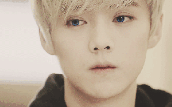 exo帅哥深情眼神gif动图_动态图_表情包下载_soogif