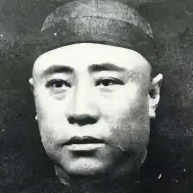 张学良晚年坦言:我从不信命,但在老虎厅杀杨宇霆后,我不得不信