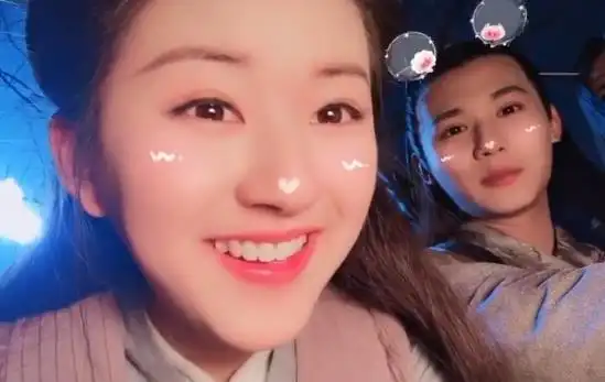 娱记曝赵露思拍戏时曾跟郑业成暧昧过男方老婆曾骂她是小三