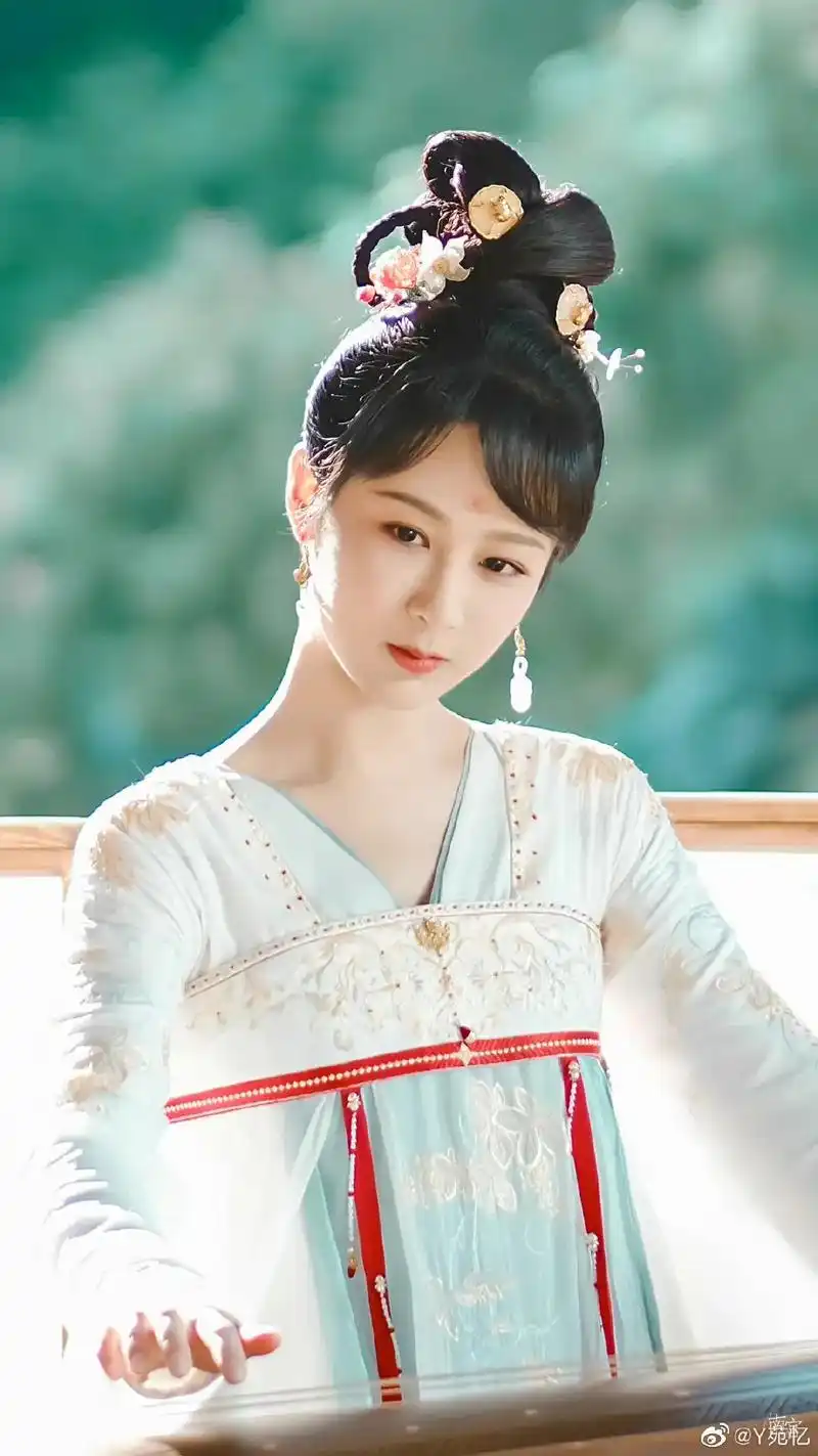 杨紫#杨紫小夭##杨紫古装照 - 抖音