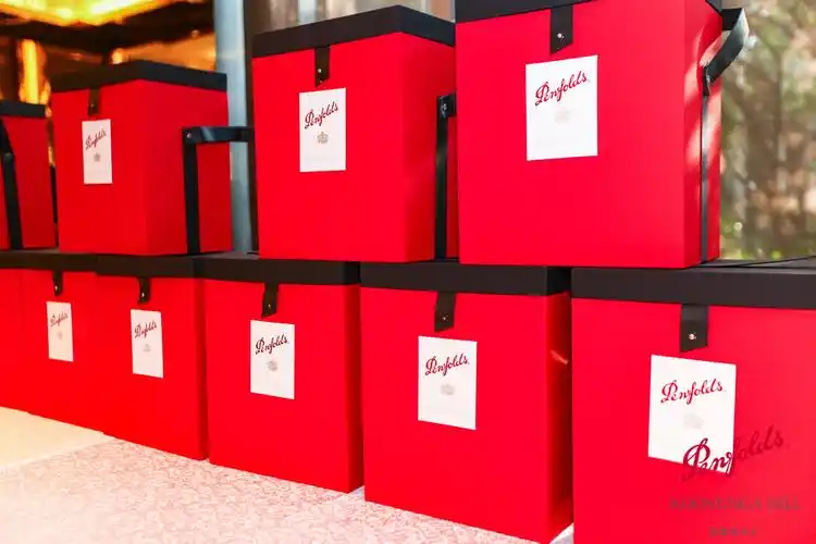 炫银风尚整装待发penfolds奔富入门经典包装升级蔻兰山炫银版上市发布