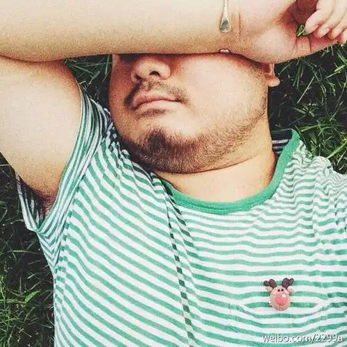 这位大u熊的络腮胡子怎么长的啊?网上有卖增毛剂的吗?