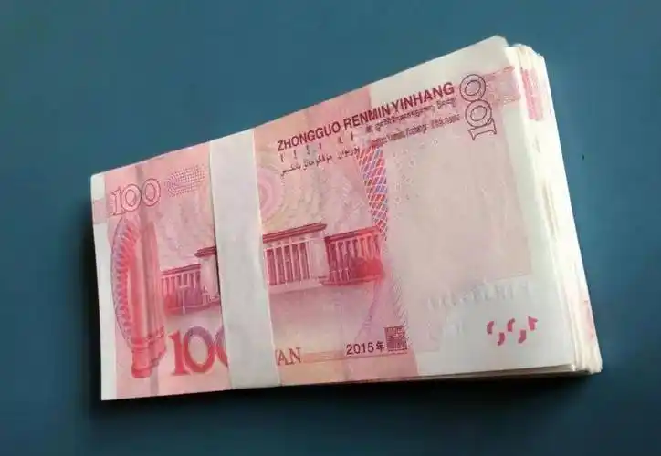 将10000元现金送到朱泾派出所后,徐裕才松了一口气,从捡到这笔钱开始