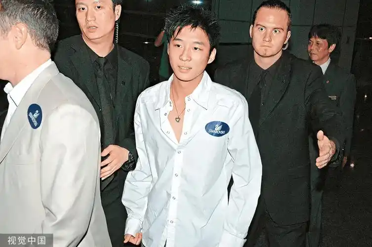 霍家三公子求婚成功,郭晶晶妯娌也低调!霍启刚三兄弟画风大不同