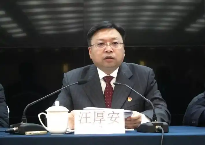 凝心聚力 克难攻坚