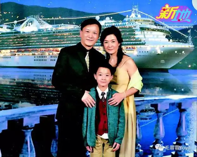 长情才子放弃不婚主义 57岁黄子华终肯娶女友过门