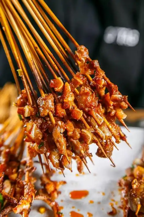 以爽脆出名的猪脆骨,虽然没有牛油那样爆汁,但却是越嚼