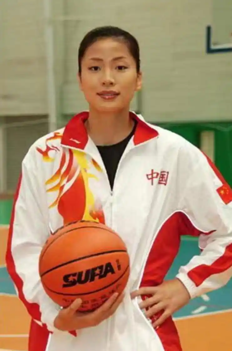 姚明的老婆叶莉简历(姚明妻子叶莉:打进雅典奥运,却因伤无缘北京奥运