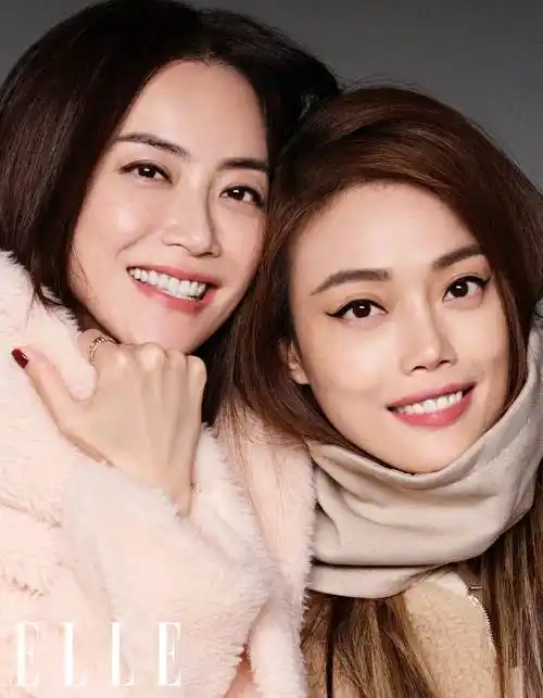 容祖儿twins霍汶希拍大片 尽显成熟魅力