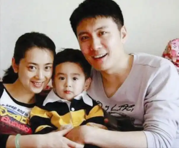 回顾他是知名演员也是百分百好老公百分百好爸爸