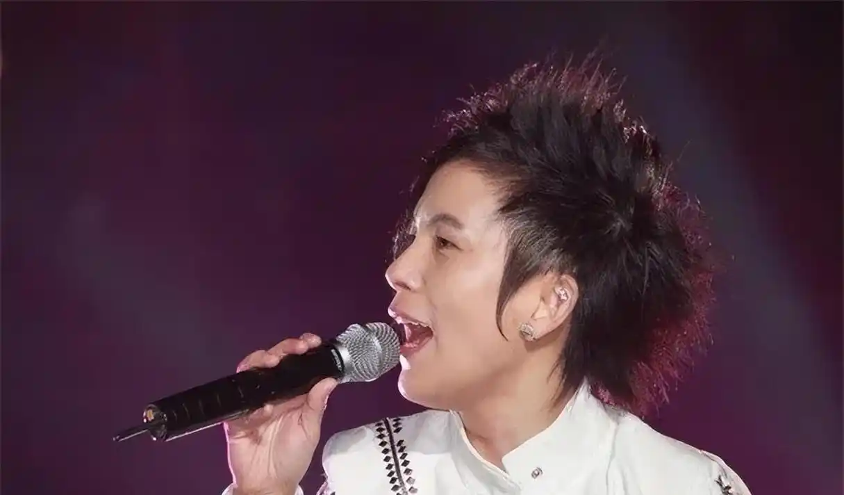 歌星潘美辰近况:曾和香港女星陈雅伦同居2年,如今54岁还在单身