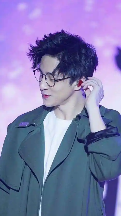 歌手薛之谦经典照片集锦