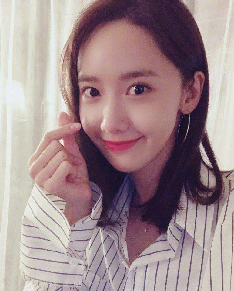 韩国艺人林允儿自拍照,身材火辣性感迷人