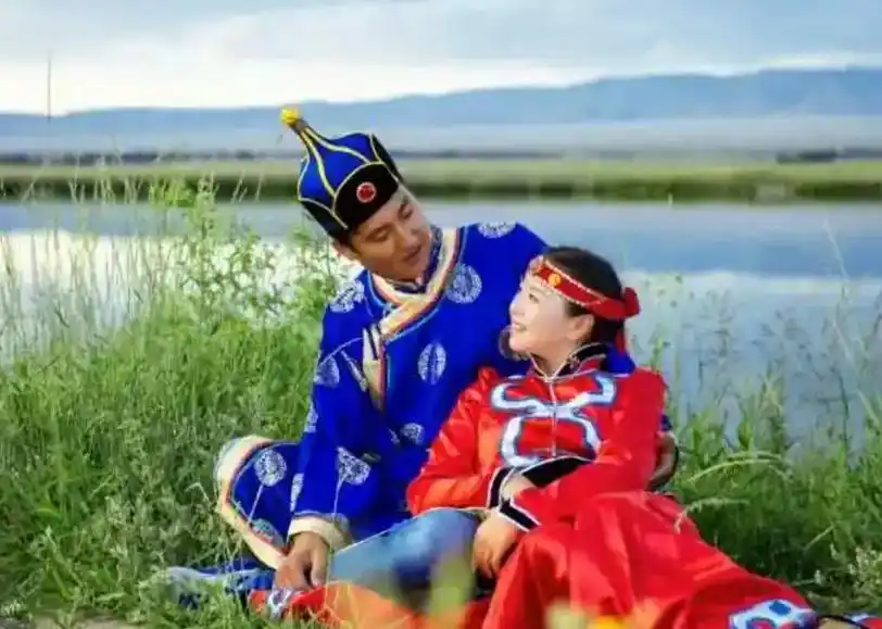 敖包相会.敖包相会#歌声带着浓厚的草原味道 #蓝天白云绿草地 - 抖音