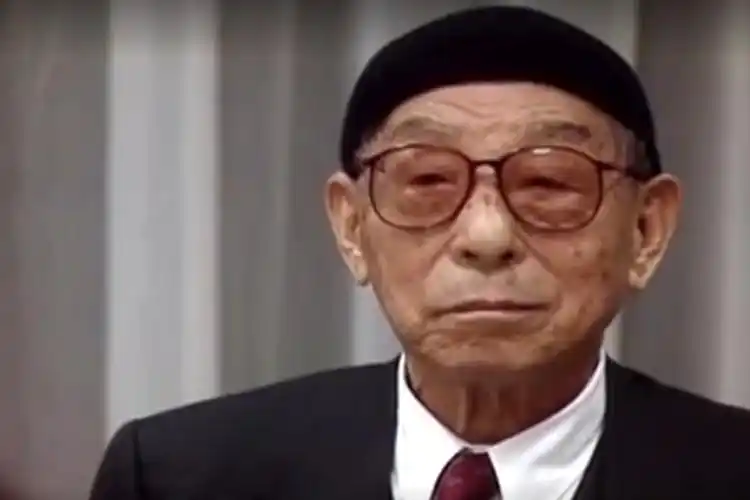 张学良晚年考虑自己的遗物为何宁愿捐献给美国也不送回祖国