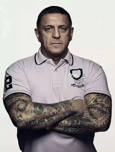 simon harsent说:"我不是试图美化或指责他们,这些只是人物肖像,他们