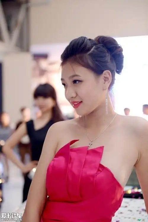 【图】看车时瞥一眼美女_2_甘肃论坛_爱卡汽车