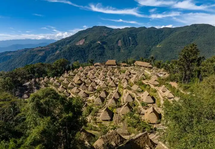 云南翁丁老寨重启迎客