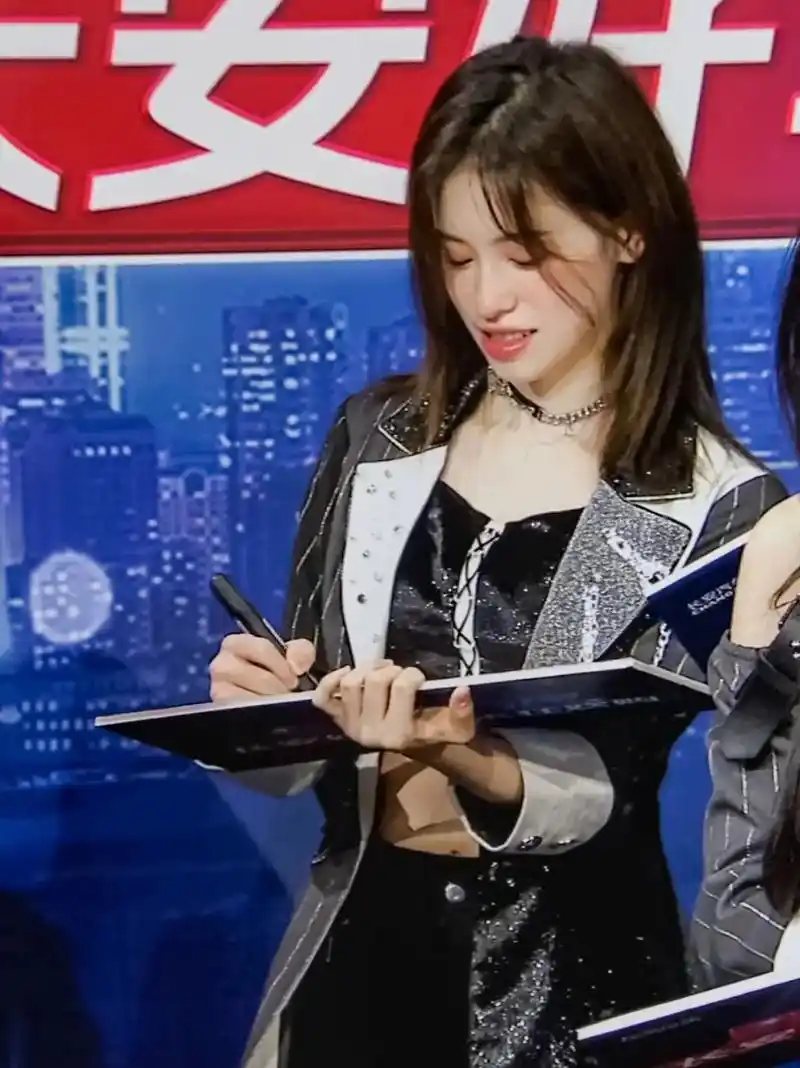 心疼她的同时 也为她骄傲 #杨可璐 #塞纳河 #gnz48  - 抖音