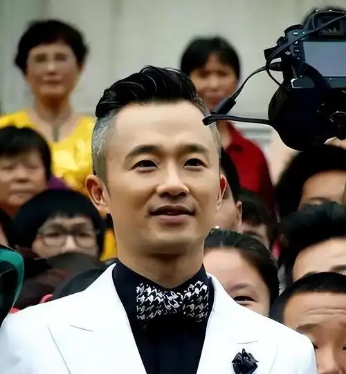 曝51岁上海主持人程雷因肝病去世,本人晒合影回应,知情者曝近况