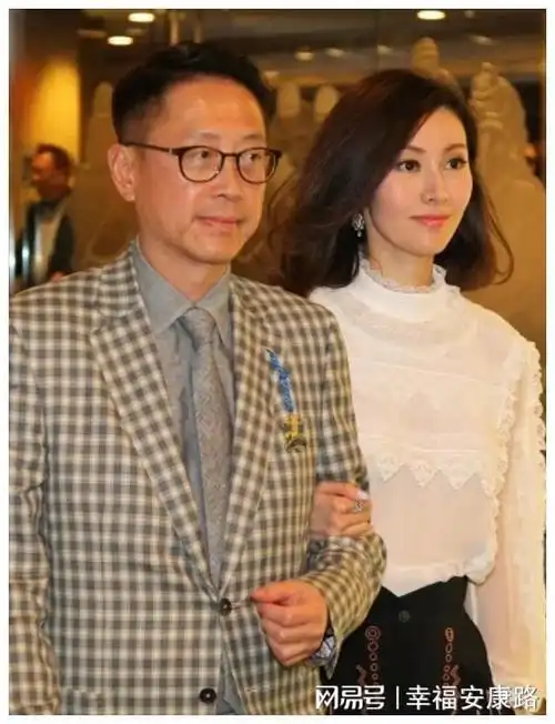 把李嘉欣张柏芝儿子放到一起才发现老公颜值高有多重要