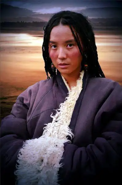 小宋佳新片饰藏族少女雍措