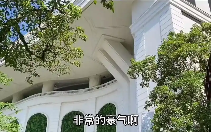 实拍香港首富李兆基家族白加道豪宅,18.5亿购入,现在市值超40亿