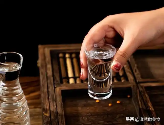 敬自己一杯酒的句子_子弹杯24杯的酒配方_倒酒和敬酒的区别