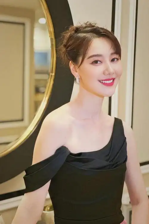 被传与小尼结婚的她,如今怎样了|李咏|曹可凡|赵忠祥|中央广播电视总