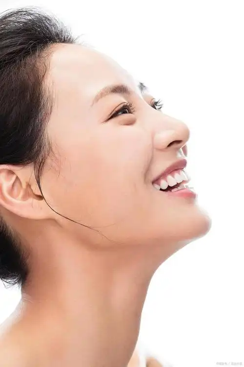 心理测试:第一眼看上去谁侧脸最美?测你在什么时候最让人心动?