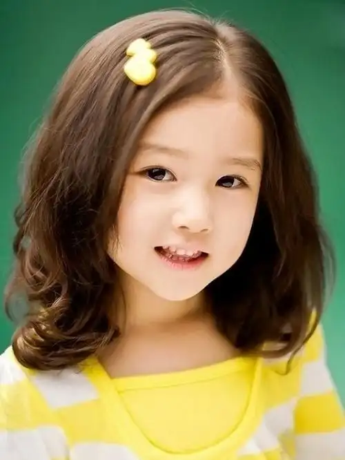 贫穷小女孩的美丽头花