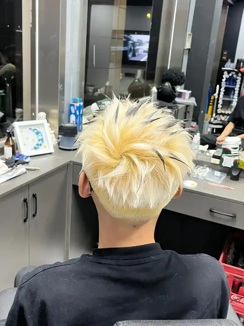 男生变帅的成本真的很低 1. 首先你需要一个中长发 - 抖音