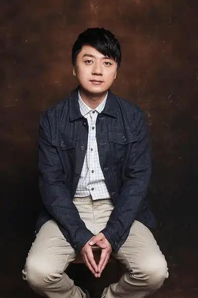 第4届冠军张磊.唱的(南山南)确实不错.