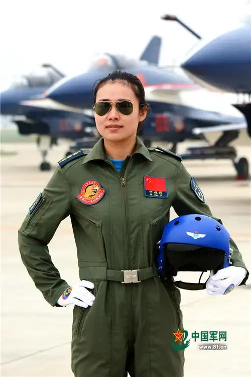 冲上云霄八一飞行表演队飞行员帅气定妆照组图924