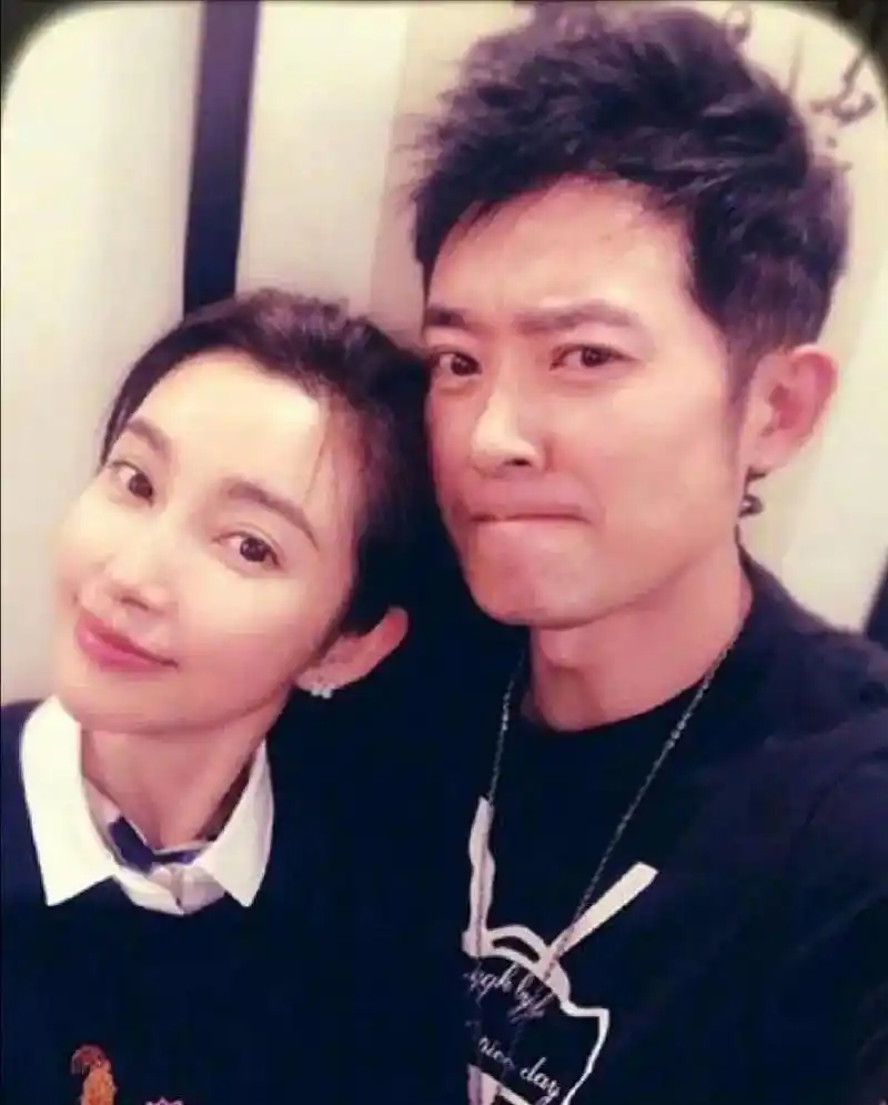 任泉瞒不住了,隐藏13年的老婆曝光,难怪瞧不上李冰冰.