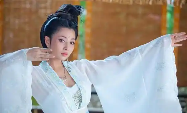 殷桃的花蕊夫人,就像从仕女图里走出来一样!