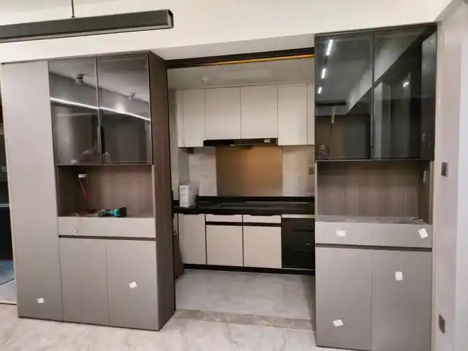 厨房柜门用什么颜色比较好(2022年橱柜最流行颜色和款式)