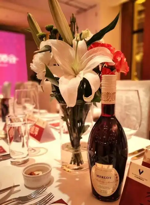 以酒会友世贸通高端投资者新年联谊酒会暖冬上演