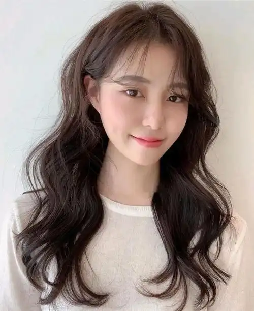 四十岁女人换什么发型好看?推荐这几款"轻熟风"发型,优雅高级