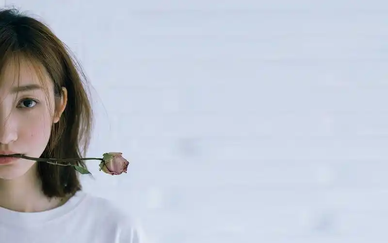 文艺女孩私房写真唯美桌面壁纸