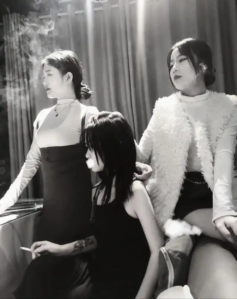 黑涩会美眉 #永远臣服于黑色 #纹身女孩 - 抖音