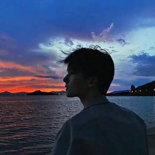 不露脸男头  鸭舌帽/帅气/清冷/耳机/留学  #男头##头像##帅哥##氛围