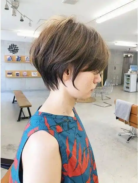 半露耳短发,时尚又富层次感_发型_女性_脸型