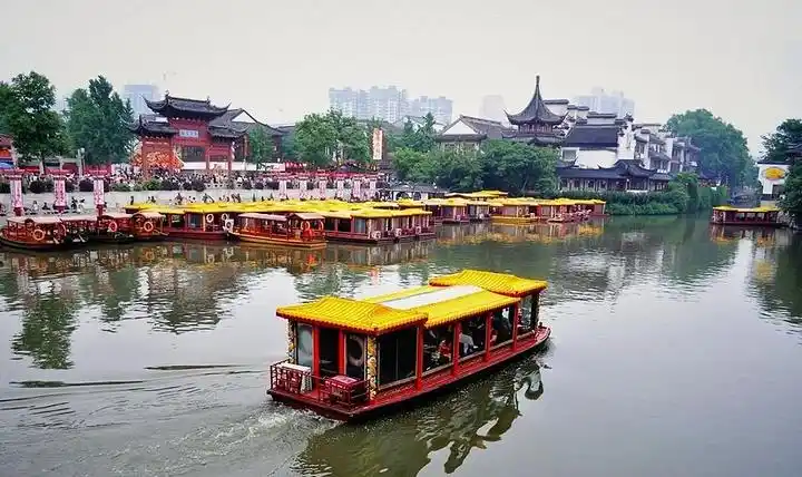 画舫凌波桨声灯影构成一幅如梦如幻的美景奇观秦淮河是南京母亲河在