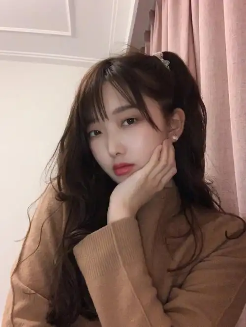 随手扎的小马尾,感觉更减龄了哈哈#可爱系