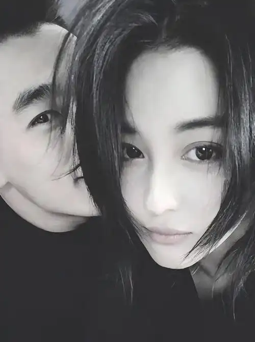 张馨予与老公同框秀恩爱,男方身上肌肉很壮,结婚4年仍甜蜜_腾讯新闻