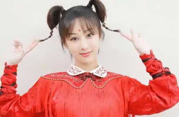 都需要杨紫打扮得比较端庄,有时候也会走御姐路线,但是遇