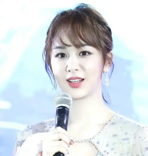 杨紫:曾遭马思纯截胡却陪其走过抑郁期,前男友与肖战关系匪浅?